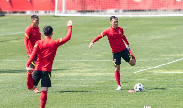 开云体育-日韩对抗赛一触即发 为避新冠韩国队吃饭排排坐